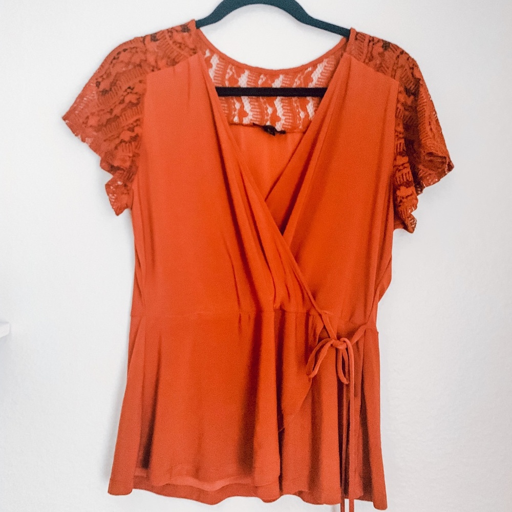 Blouse with Laced Short Sleeves
